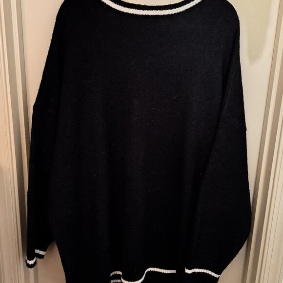 Women's Plus Size Torrid Black Sweater with Lips Size 4 - Picture 2 of 7